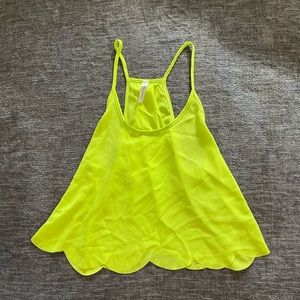 Scalloped open back top